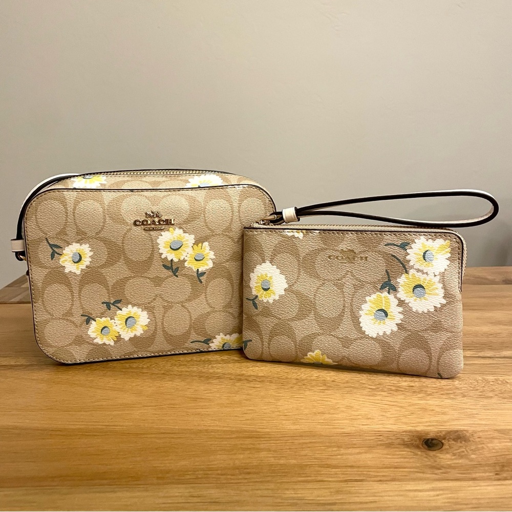 Coach Set Camera Bag & Wristlet!! NWT signature pattern with daisy accents!